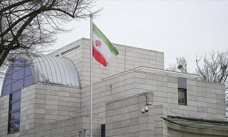 Το-Ιράν-προειδοποιεί-ότι-θα-απαντήσει-«αποφασιστικά»-εάν-οι-ΗΠΑ-επιτεθούν