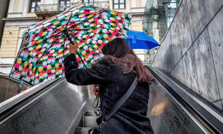 Κακοκαιρία-–-Καλλιάνος:-Καταιγίδες-σε-μεγάλο-μέρος-της-χώρας-με-μορφή-«σπασμένης-γραμμής-λαίλαπας»,-στο-επίκεντρο-η-Αττική-το-απόγευμα