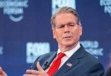 «Με-τους-νέους-δασμούς-Τραμπ-τα-έσοδα-θα-παραμείνουν-αμετάβλητα-το-2026»-λέει-ο-Αμερικανός-ΥΠΟΙΚ