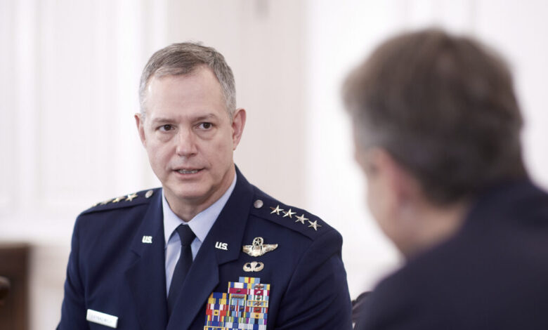 Συνάντηση-Μητσοτάκη-με-τον-saceur-στο-Μαξίμου,-έμφαση-στη-συμβολή-της-Ελλάδας-στη-συλλογική-άμυνα-του-ΝΑΤΟ