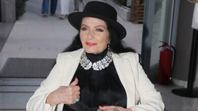 Ζωζώ-Σαπουντζάκη:-«Είμαι-καλά,-είμαι-στο-σπίτι-μου,-μην-πιστεύετε-αυτά-που-διαβάζετε»