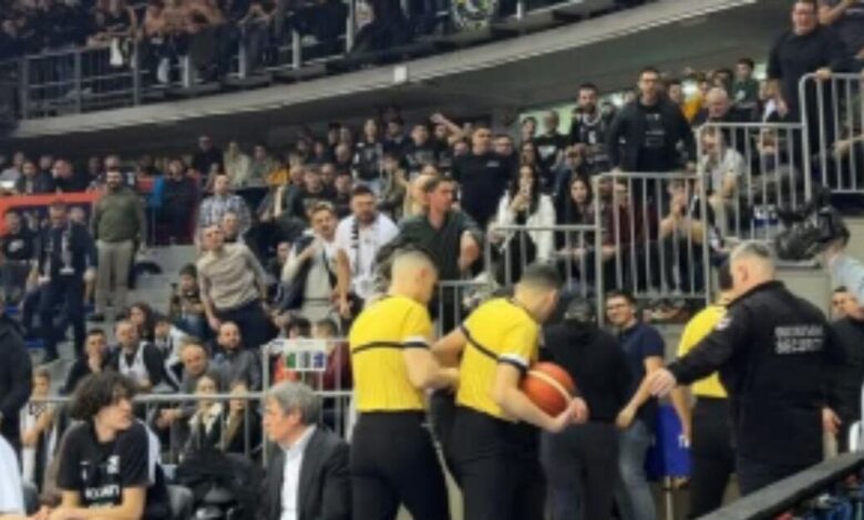 Χαμός-στο-Παρτιζάν-–-Μέγκα:-Αντικείμενα-στους-διαιτητές-και-διακοπή