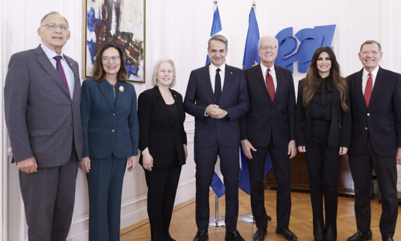 Μητσοτάκης-σε-συνάντηση-με-αντιπροσωπεία-του-Κογκρέσου:-Η-στρατηγική-συνεργασία-Ελλάδας-και-ΗΠΑ-ενισχύεται-σε-ενέργεια-και-τεχνολογία