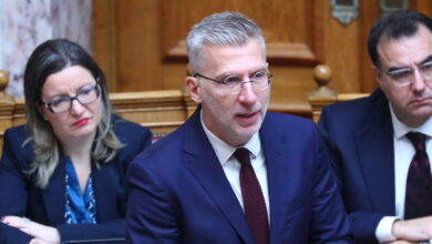 Σκέρτσος-για-τα-επεισόδια-στη-Νίκαια:-«Η-βία-δεν-είναι-κανονικότητα»-–-Στο-στόχαστρο-η-αντιπολίτευση