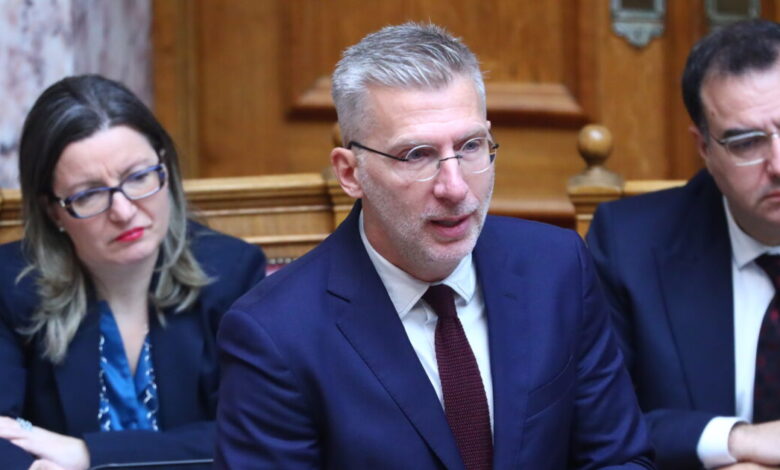 Σκέρτσος-για-τα-επεισόδια-στη-Νίκαια:-«Η-βία-δεν-είναι-κανονικότητα»-–-Στο-στόχαστρο-η-αντιπολίτευση