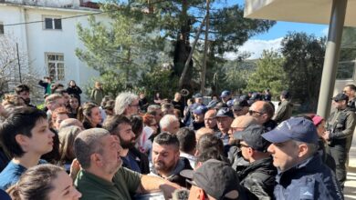 Άδωνις-Γεωργιάδης:-Ένταση-κατά-την-επίσκεψη-του-υπουργού-Υγείας-στο-νοσοκομείο-Μυτιλήνης-–-Διαμαρτυρίες-για-ελλείψεις-από-τους-εργαζόμενους