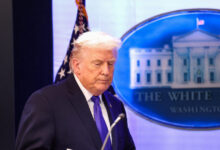 Ο-Ντόναλντ-Τραμπ-πέρασε-στην-αντεπίθεση:-Υπέγραψε-νέους-δασμούς-10%-σε-όλες-τις-χώρες-–-«Είναι-μεγάλη-μου-τιμή»