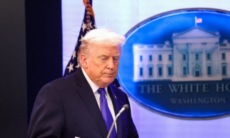 Ο-Ντόναλντ-Τραμπ-πέρασε-στην-αντεπίθεση:-Υπέγραψε-νέους-δασμούς-10%-σε-όλες-τις-χώρες-–-«Είναι-μεγάλη-μου-τιμή»