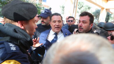 Σύγκρουση-στη-Βουλή-για-τα-επεισόδια-στο-Κρατικό-Νίκαιας:-Η-ΝΔ-μιλά-για-«βία»,-η-αντιπολίτευση-για-«φιέστα»