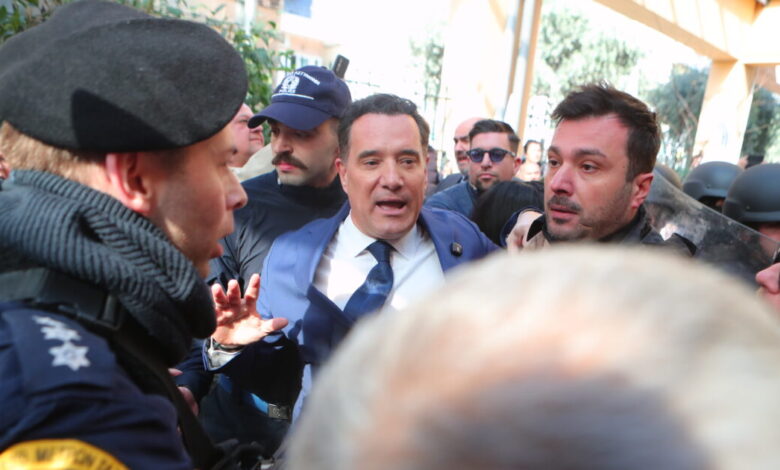 Σύγκρουση-στη-Βουλή-για-τα-επεισόδια-στο-Κρατικό-Νίκαιας:-Η-ΝΔ-μιλά-για-«βία»,-η-αντιπολίτευση-για-«φιέστα»