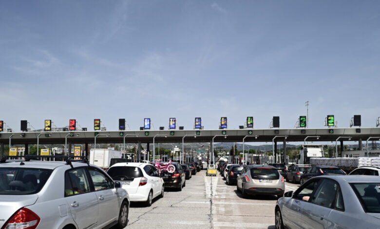 Καθαρά-Δευτέρα:-Πάνω-από-88.000-αυτοκίνητα-πέρασαν-τα-διόδια-της-Αττικής-–-Γεμάτα-αναχωρούν-τα-πλοία