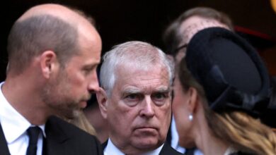 Βρετανία:-Μετά-τη-σύλληψη-του-Άντριου,-πιέσεις-για-έξοδό-του-από-τη-γραμμή-διαδοχής-–-Πολύπλοκη-η-συνταγματική-διαδικασία