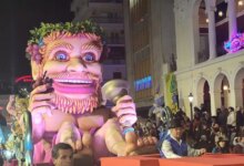 Πατρινό-Καρναβάλι-2026:-Πάνω-από-50.000-καρναβαλιστές-στους-δρόμους-–-live-η-Νυχτερινή-Ποδαράτη-παρέλαση