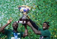 Ολυμπιακός-–-Παναθηναϊκός:-Η-απονομή-του-τροπαίου-στους-«πράσινους»,-Ναν-και-Γκραντ-σήκωσαν-την-κούπα