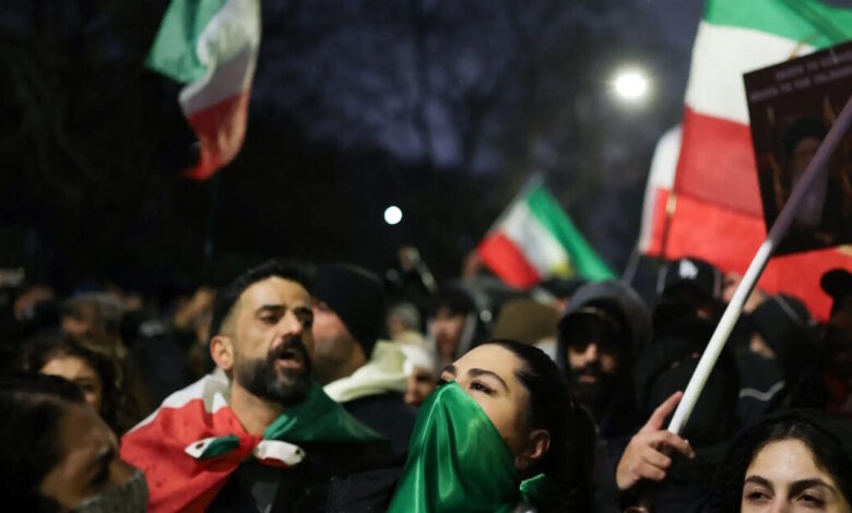 Ιράν:-Νέες-φοιτητικές-διαδηλώσεις-κατά-του-θεοκρατικού-καθεστώτος-συγκλονίζουν-τη-χώρα