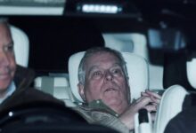 Αποκάλυψη-daily-mail:-Είχαν-προειδοποιήσει-τον-βασιλιά-Κάρολο-από-το-2019-για-τις-σχέσεις-του-Άντριου