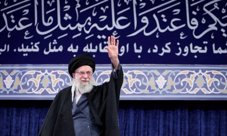 new-york-times:-Ο-Χαμενεΐ-προετοιμάζει-το-Ιράν-για-πιθανή-επίθεση-των-ΗΠΑ-–-Οι-οδηγίες,-τα-σχέδια-διαδοχής-και-η-εσωτερική-καταστολή