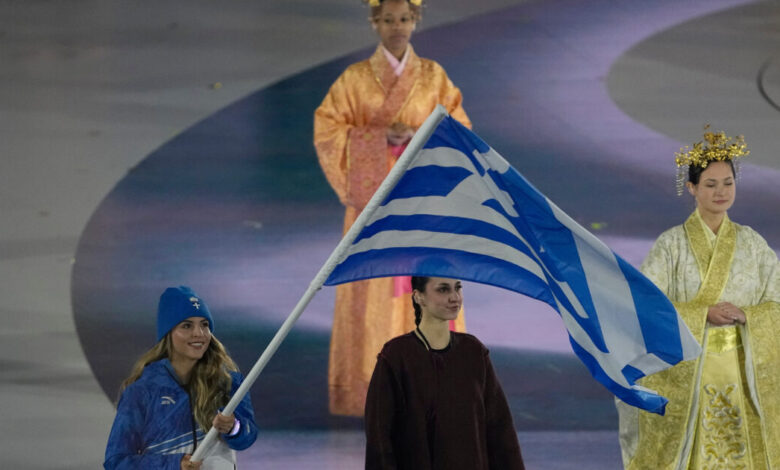 Χειμερινοί-Ολυμπιακοί-Αγώνες-2026:-Η-είσοδος-της-ελληνικής-αποστολής-στην-τελετή-λήξης-με-σημαιοφόρο-την-Μαρία-Ελένη-Τσιόβολου
