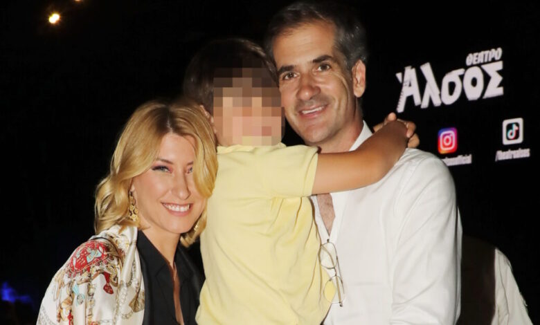 Ο-Κώστας-Μπακογιάννης-και-η-Σία-Κοσιώνη-πέταξαν-χαρταετό-μαζί-με-9χρονο-γιο-τους,-Δήμο