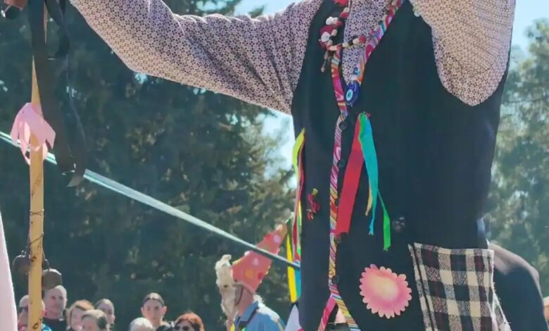 Καθαρά-Δευτέρα:-Φαλλοί,-πειράγματα-και-διονυσιακό-κέφι-στον-Τύρναβο-–-Το-«ακόλαστο»-Μπουρανί-ζωντάνεψε-ξανά