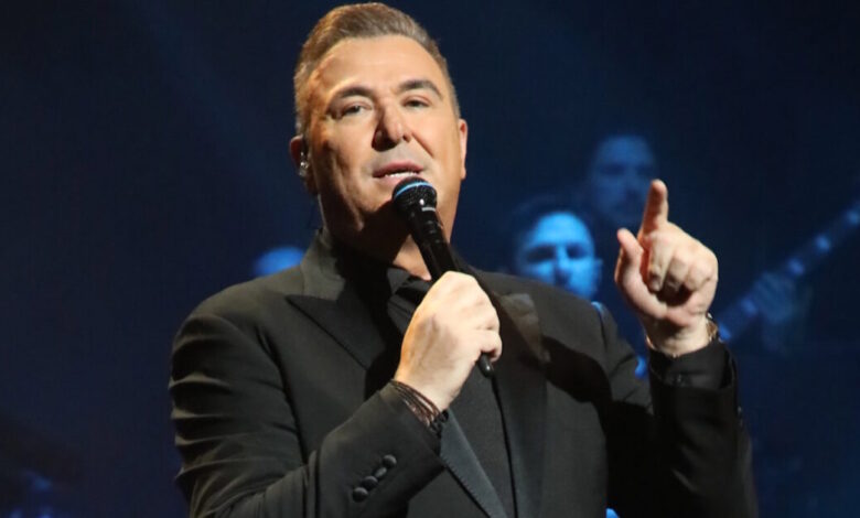 Ο-Αντώνης-Ρέμος-μάγεψε-το-london-palladium-σε-μια-sold-out-συναυλία