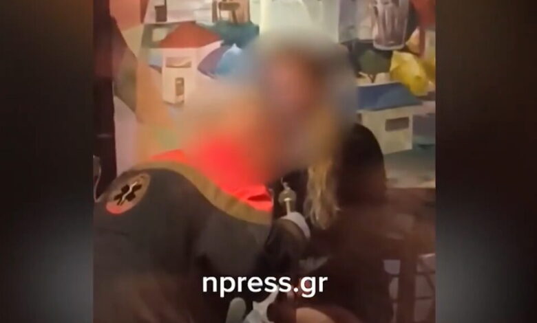 Ίλιον:-Διασώστης-αντί-να-δώσει-τις-πρώτες-βοήθειες-σε-λιπόθυμη-γυναίκα-σε-νυχτερινό-κέντρο,-άρχισε-να-τραγουδάει