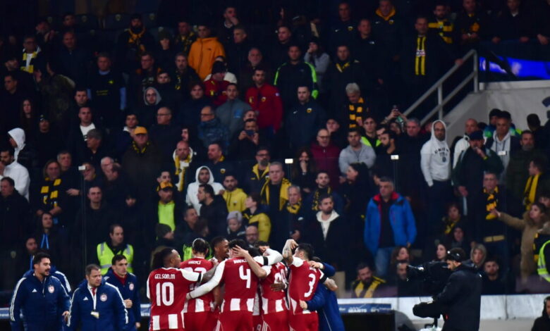 ΑΕΚ:-Διετής-αποκλεισμός-και-πρόστιμο-5.000-ευρώ-στους-οπαδούς-της-που-πέταξαν-ομπρέλα-στο-ντέρμπι-με-τον-Ολυμπιακό