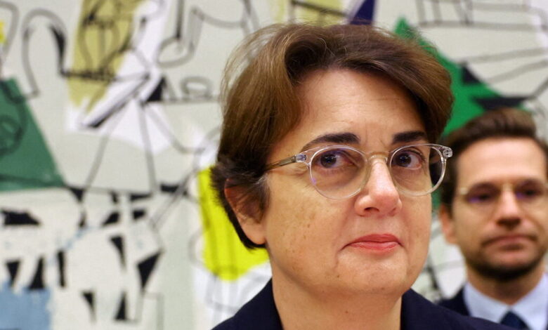 Γαλλία:-Παραιτήθηκε-η-διευθύντρια-του-Μουσείου-του-Λούβρου-4-μήνες-μετά-την-«διάρρηξη-του-αιώνα»