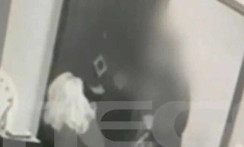 Κυψέλη:-«Είχε-βγάλει-αντικλείδι-χωρίς-να-το-ξέρω-και-μπήκε-σπίτι»-καταγγέλλει-η-μητέρα-της-25χρονης-ΑμεΑ-για-την-απόπειρα-βιασμού-από-64χρονο