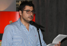 Λάμπρος-Κωνσταντάρας:-Η-ανάρτηση-με-την-μητέρα-του,-στον-τάφο-του-πατέρα-του