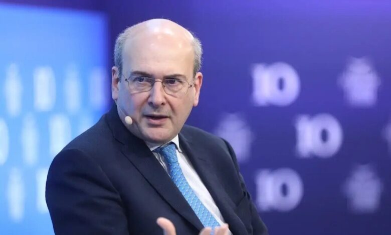 Οι-4-άξονες-του-ΚΥΣΟΙΠ-για-την-οικονομία: -Επενδύσεις,-παραγωγικός-μετασχηματισμός,-υποδομές-και-εισόδημα