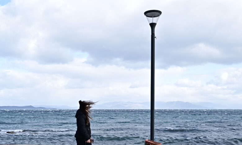 «Διπρόσωπος»-ο-καιρός-τις-επόμενες-ημέρες:-Χειμώνας-στο-Αιγαίο,-άνοιξη-στο-Ιόνιο-–-Χάρτης-με-τις-χαμηλότερες-θερμοκρασίες-την-Τετάρτη