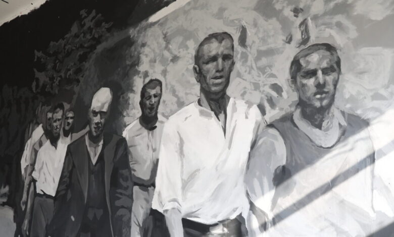 Οι-200-της-Καισαριανής: Η-συγκινητική-τοιχογραφία-με-τους-εκτελεσμένους-στην-Ανώτατη-Σχολή-Καλών-Τεχνών