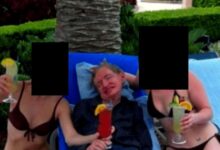 Οικογένεια-Στίβεν-Χόκινγκ:-Φροντίστριες-οι-γυναίκες-με-μπικίνι-στη-φωτογραφία-από-τα-αρχεία-Επστάιν