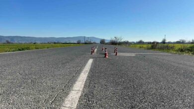 Τρίκαλα:-Τρύπα-παγίδα-με-κώνους-στην-οδό-Μπαλκούρας
