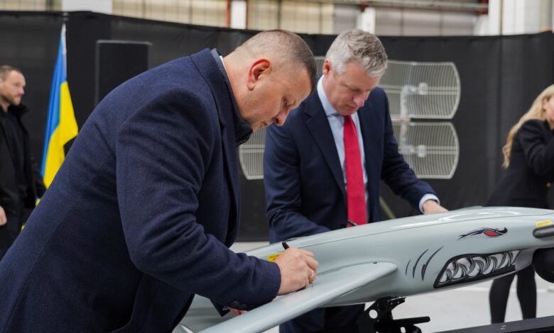 Η-πρώτη-ουκρανική-στρατιωτική-μονάδα-παραγωγής-ξεκίνησε-τη-λειτουργία-της-στο-Ηνωμένο-Βασίλειο