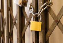 ΕΛΣΤΑΤ:-557-επιχειρήσεις-έβαλαν-«λουκέτο»-το-2025