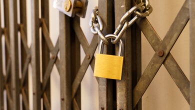 ΕΛΣΤΑΤ:-557-επιχειρήσεις-έβαλαν-«λουκέτο»-το-2025