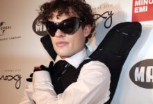 Το-nemo-επέστρεψε-πίσω-το-τρόπαιο-της-eurovision-σπασμένο-και-τυλιγμένο-σε-χαρτί-υγείας