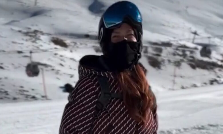 Η-Σίσσυ-Χρηστίδου-χαλαρώνει-με-τους-γιους-της-στην-Αράχωβα-–-Δημοσίευσε-βίντεο-που-κάνει-σκι-στον-Παρνασσό