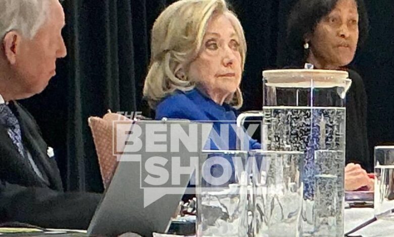 Διακόπηκε-η-κατάθεση-της-Χίλαρι-Κλίντον-για-το-σκάνδαλο-Έπσταϊν-λόγω-μίας-φωτογραφίας