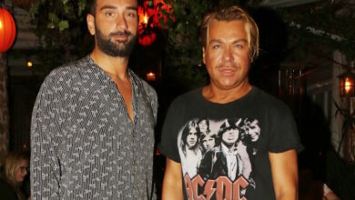 Ο-Τρύφωνας-Σαμαράς-για-τη-γνωριμία-του-με-τον-Νίκο-Κοκλώνη:-Πριν-από-12-χρόνια-είχαμε-βρεθεί-σε-ένα-αποκριάτικο-πάρτι