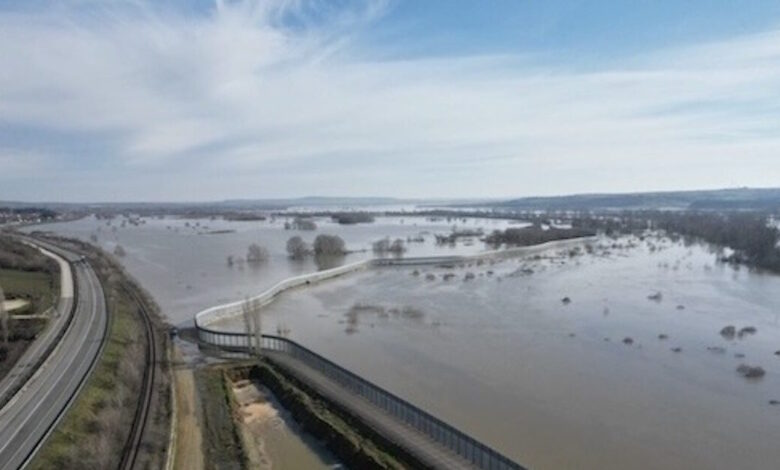 Σε-«red-code»-η-κατάσταση-στον-Έβρο-–-Πλησίασε-τα-6,5-μέτρα-η-στάθμη-στο-Πύθιο,-πλημμυρισμένα-συνολικά-150.000-στρέμματα