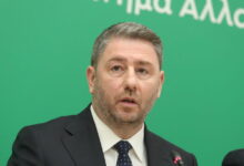 Στη-Βουλή-ο-Ανδρουλάκης-με-την-απόφαση-για-τις-υποκλοπές-στην-φαρέτρα-του:-Νέο-μπρα-ντε-φερ-με-Μητσοτάκη