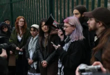 Δεκαοκτώ-μήνες-στη-φυλακή-και-μία-απόπειρα-αυτοκτονίας-πριν-την-απελευθέρωση-Βρετανίδας-ακτιβίστριας