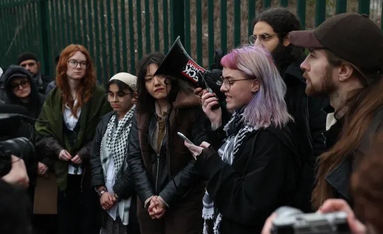 Δεκαοκτώ-μήνες-στη-φυλακή-και-μία-απόπειρα-αυτοκτονίας-πριν-την-απελευθέρωση-Βρετανίδας-ακτιβίστριας