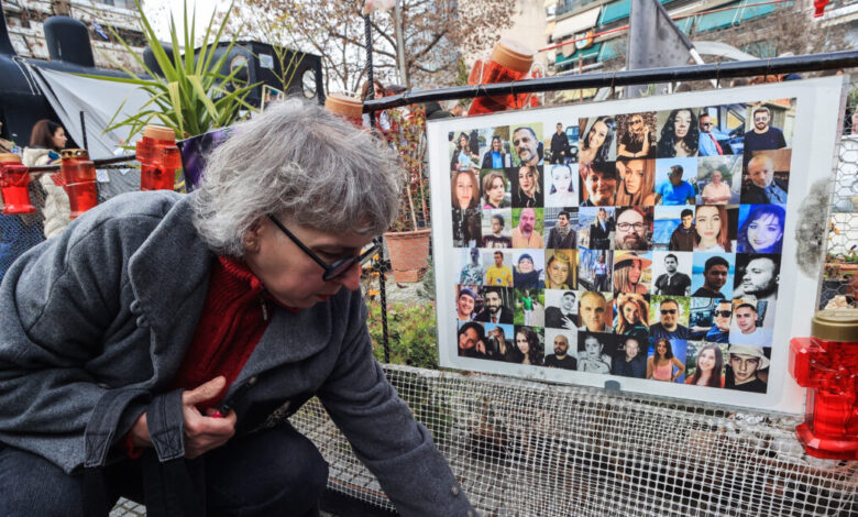 Τέμπη:-Σφοδρή-αντιπαράθεση-στη-Βουλή-με-φόντο-τη-μνήμη-των-57-θυμάτων