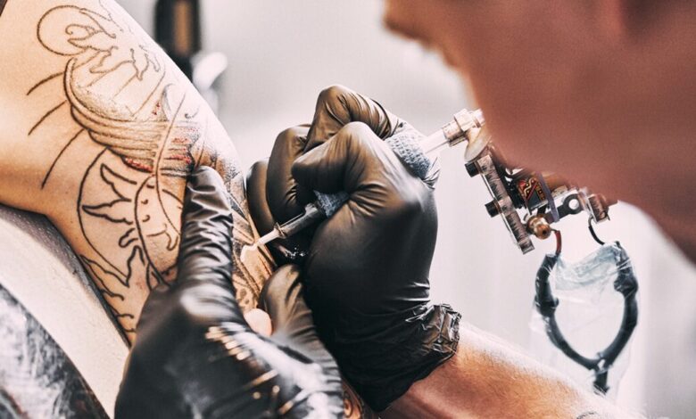 Τατουάζ-και-όραση:-Η-έξαρση-της-ραγοειδίτιδας-από-χρωστικές-δερματοστιξίας