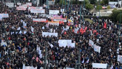 Τέμπη:-Πλήθος-κόσμου-στα-συλλαλητήρια-στην-Αθήνα-και-σε-όλες-τις-πόλεις-–-live-εικόνα-από-το-Σύνταγμα