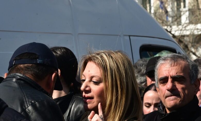 Μαρία-Καρυστιανού:-Αισθάνθηκα-ότι-δεν-ήθελαν-να-μιλήσω-oπότε-και-αποχώρησα-από-τη-συγκέντρωση-για-τα-Τέμπη